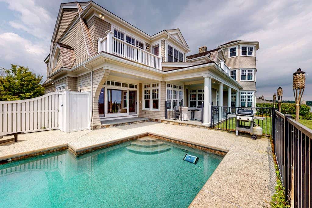 Exquisite oceanfront home with pool, pool spa, balcony, kayaks, & W/D