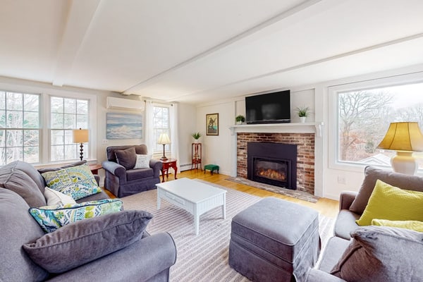 Tranquil & sunlit home with peaceful yard, large deck, & fireplace - near beach