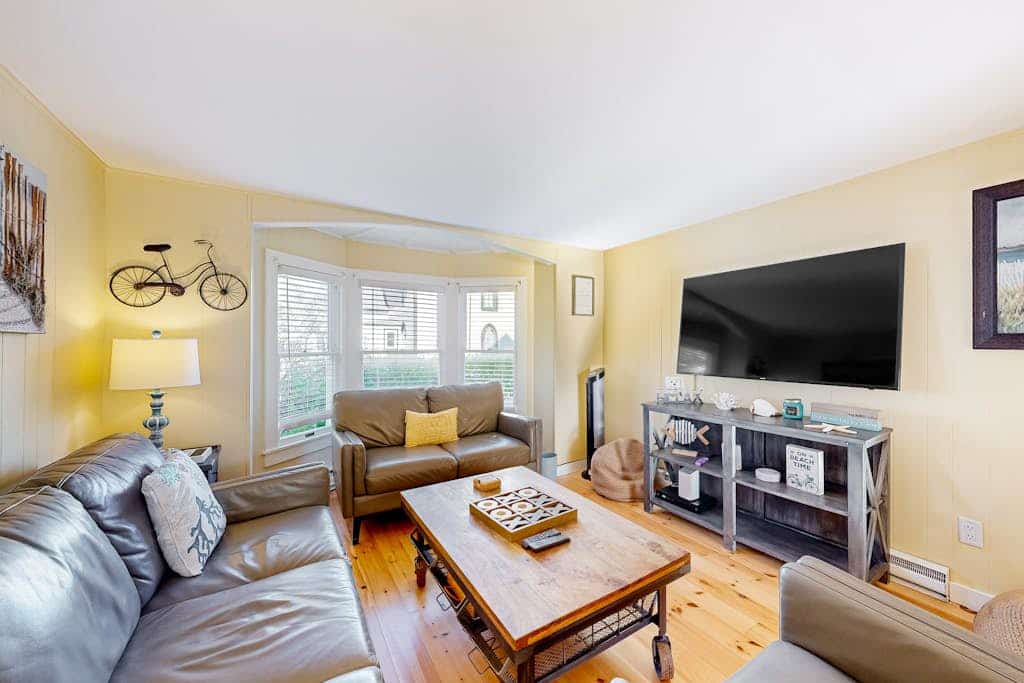 Historical house with wraparound porch, modern updates, enclosed yard, & W/D