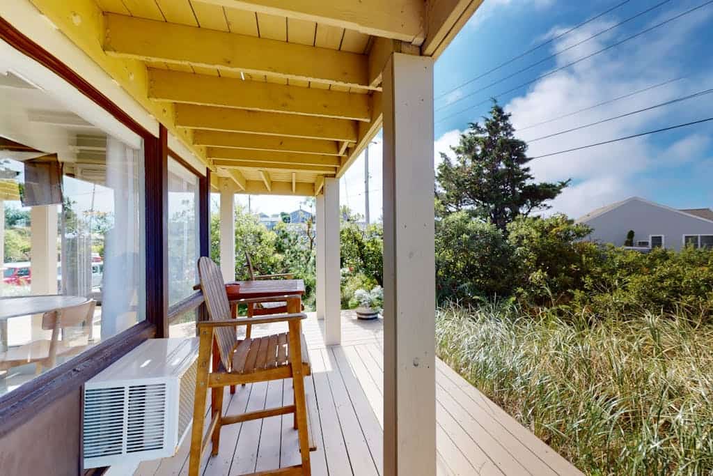 Charming coastal studio with private beach access, scenic patio, grill, & games
