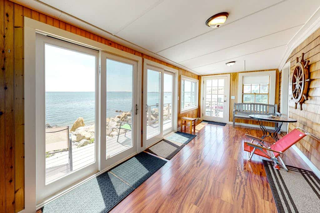 Lovely oceanfront cottage with deck, grill, & panoramic views