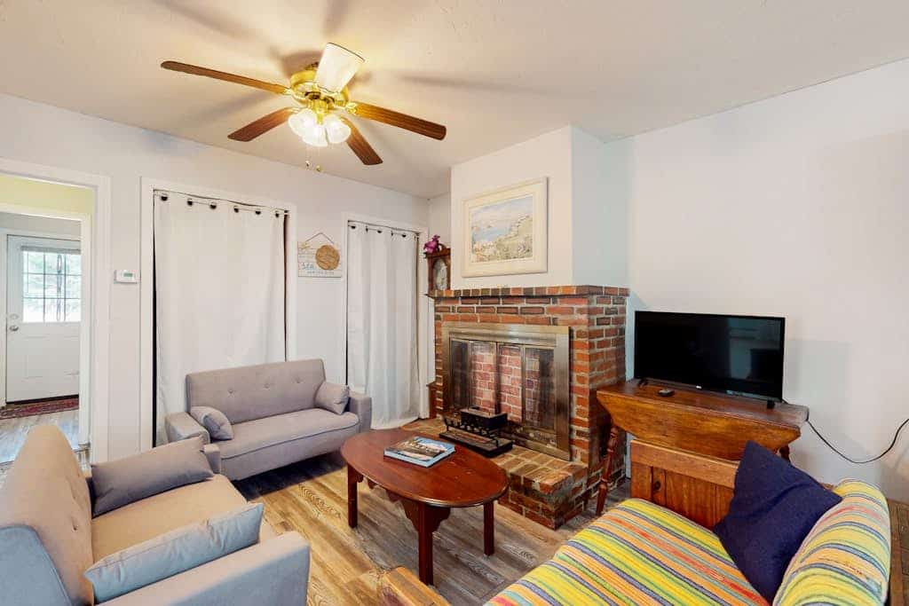 Second-floor home with Manomet Beach access, deck, firepit & outdoor space