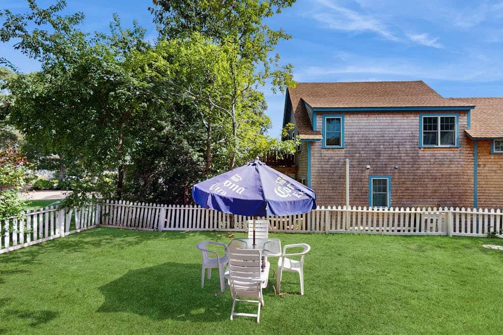 Cozy island cottage near local attractions with breezy yard & inviting interior