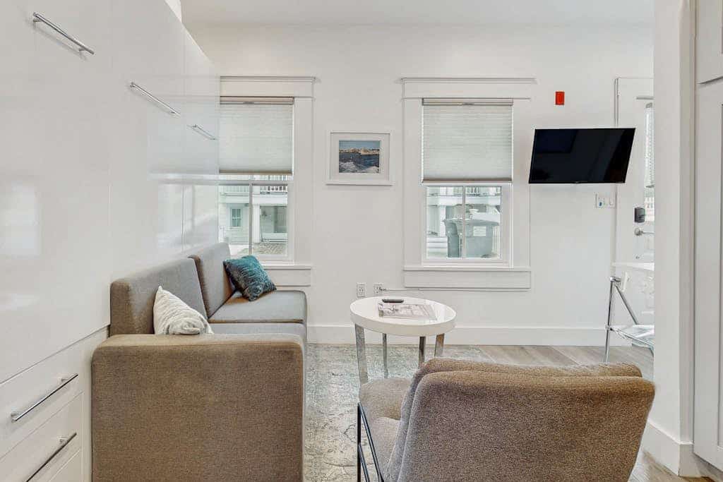 Cozy cottage in heart of downtown - walk to beach and Commercial St