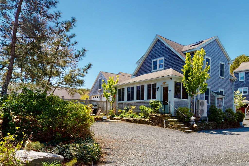 Inviting condo near famed beaches/trails with screened porch & washer/dryer