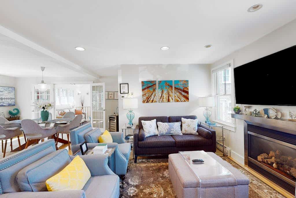Inviting condo near famed beaches/trails with screened porch & washer/dryer