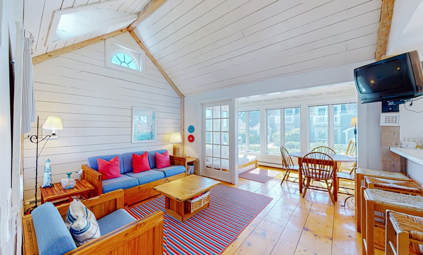 Charming Seaside Cottage Central to the Beach and New Seabury Resort Community