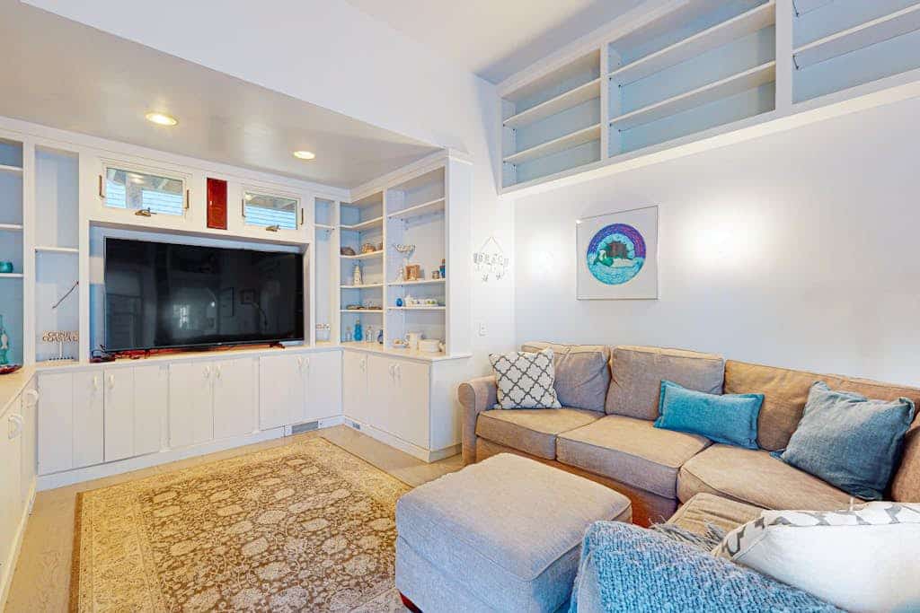 Enchanting waterfront home with two decks, grill, kayaks, board games, W/D, & AC