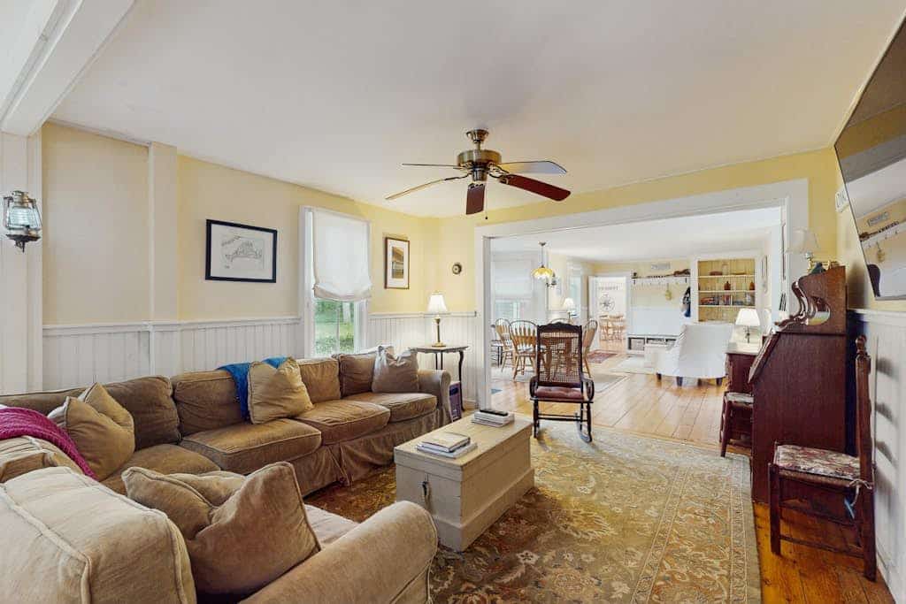 Charming home with walkable beach, large yard, deck, fire pit, and A/C