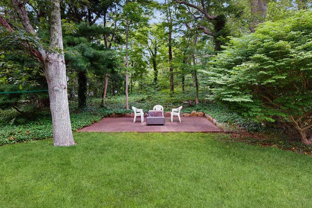 Charming home with walkable beach, large yard, deck, fire pit, and A/C