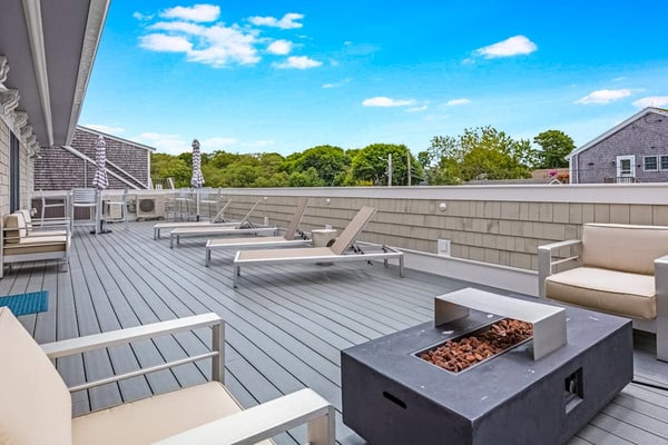 Provincetown Getaway, bikes, rooftop deck, EV Charger, Work remotely