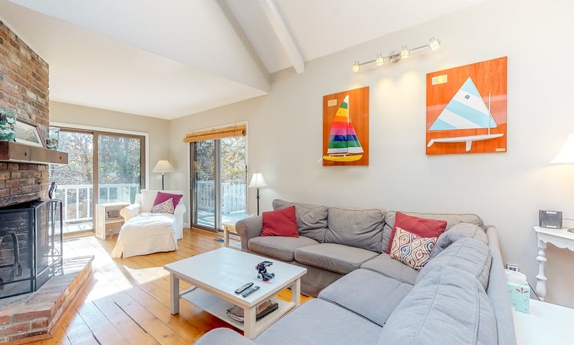 Family-friendly home in the trees w/ wraparound deck - near beaches