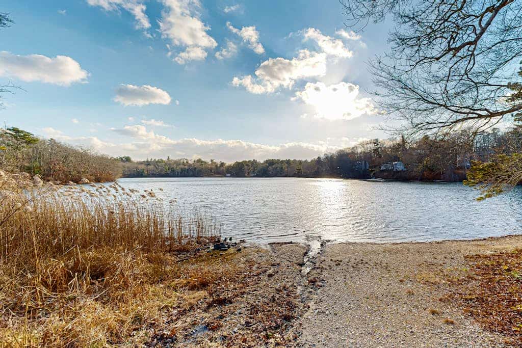 Spacious home close to Peters Pond Beach with porch, AC, W/D, & water view