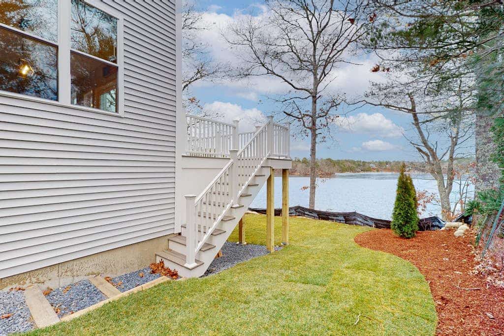 Fantastic lakefront home with firepit, game room, fireplace & W/D, dog-friendly