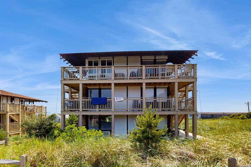 Newly Renovated Studio with AC, Grill – steps from Private Beach