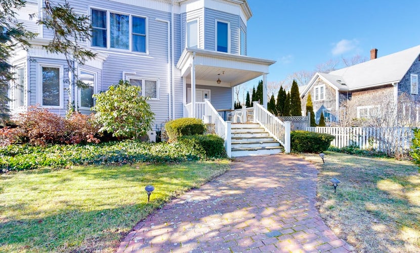 Central 2nd-floor apartment with propane stove, grill, W/D, & great location