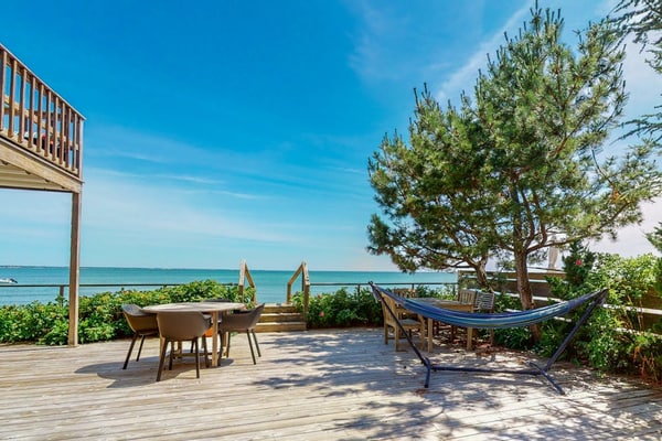 Renovated beachfront condo on Cape Cod Bay with deck & gorgeous views