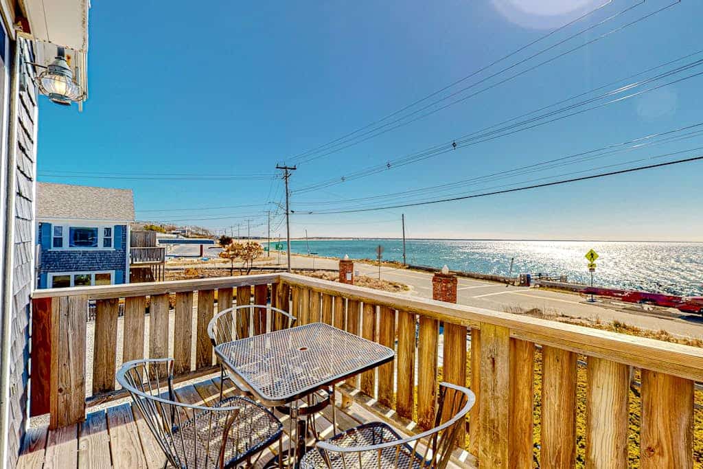 Oceanfront, 2nd-floor condo with amazing view - steps to beach, near town/trails