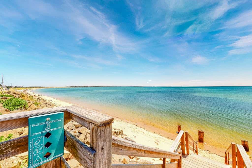 Oceanfront, 2nd-floor condo with amazing view - steps to beach, near town/trails