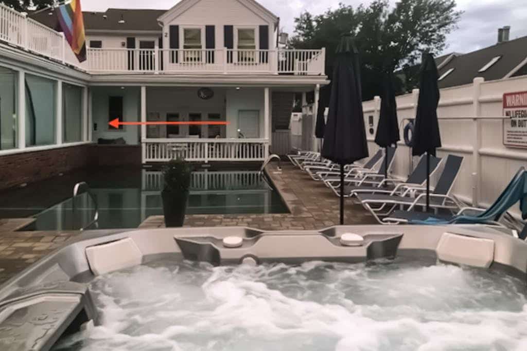 Beautiful condo near the ocean with heated pool, hot tub, grills and kitchenette