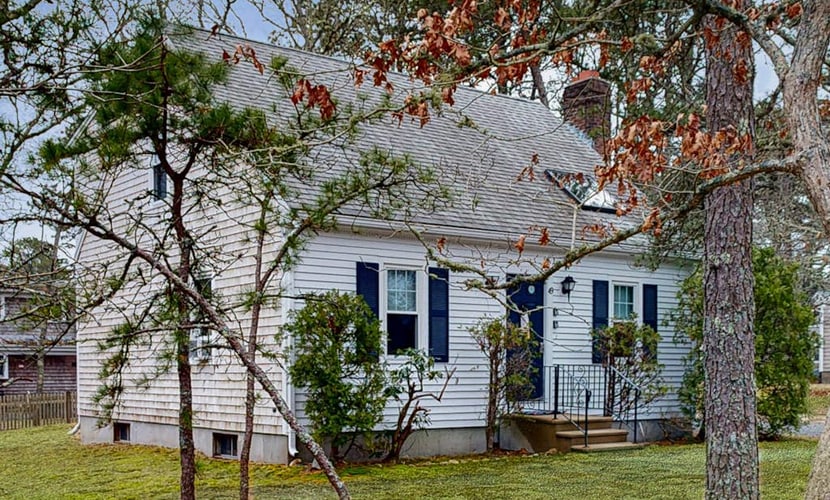 Dog friendly home w/ deck and private gas grill - on the bay side of the Cape