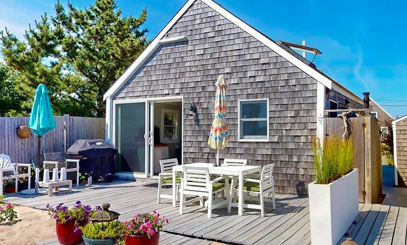 Quiet cottage on the beach with deck, grill, AC, & water views