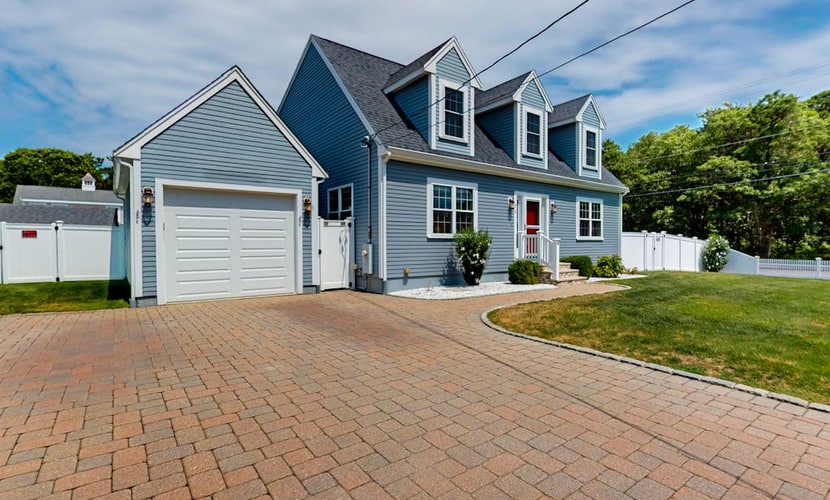Family beach home, large fenced yard, dog-friendly, screened gazebo, & AC