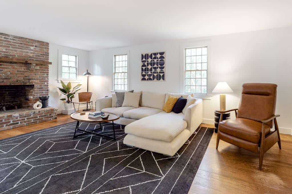 Peaceful half-acre home near ocean, dining & shops and a fire pit