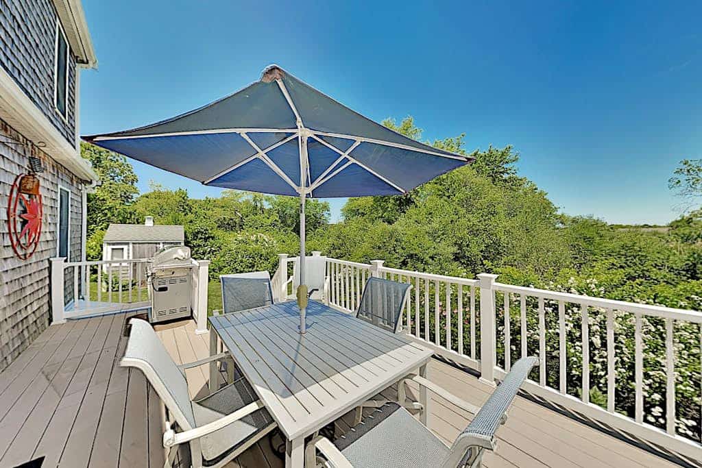 Spacious wooded retreat near canal & beach with deck & alfresco dining