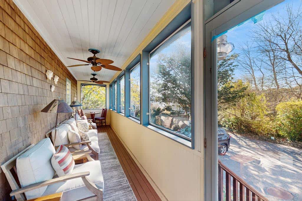 Relaxing vacation home close to the beach with three-season porch, grill & patio