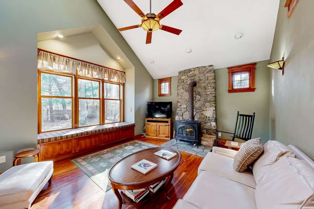 Spacious home near the ferry & downtown with enclosed yard, games, & W/D
