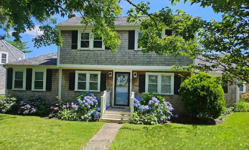 Recently updated Colonial with WiFi, private washer/dryer, firepit & large yard