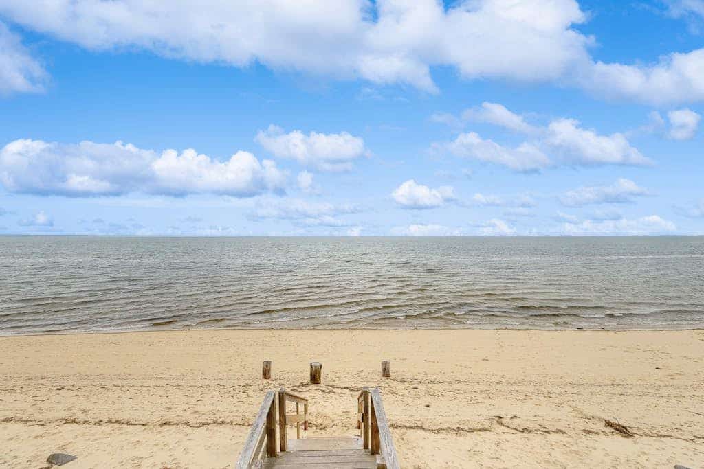 Central Ptown condo:  steps to beach, walk to town, trails & entertainment