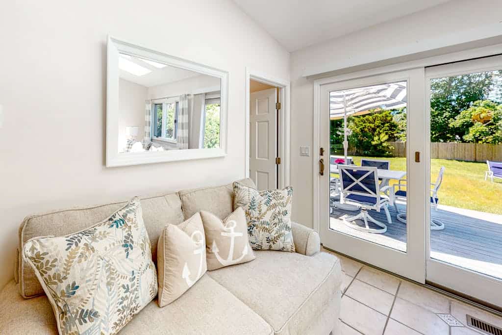 Bright home with central AC, kayaks, large yard, fast WiFi - walk to the beach