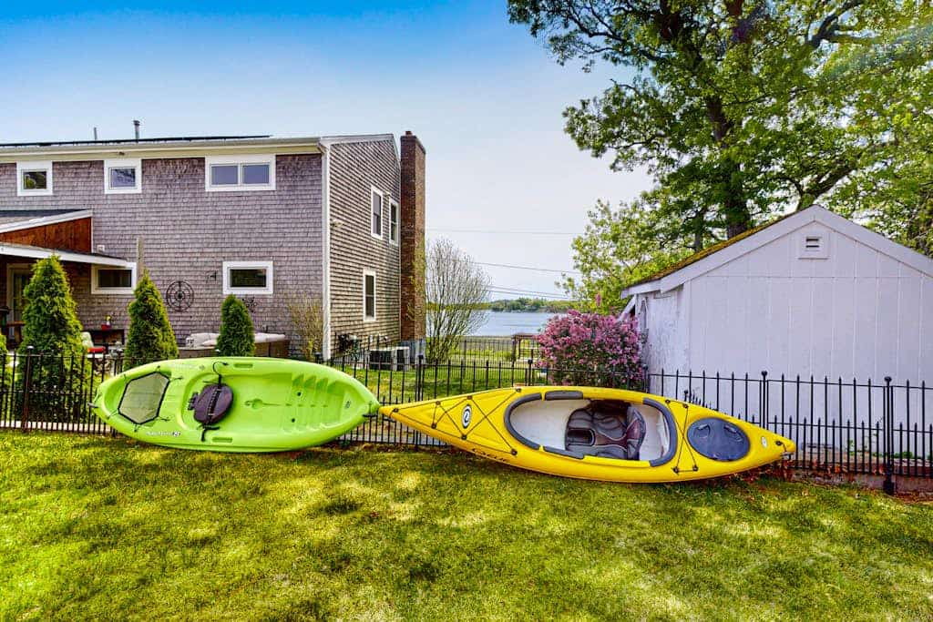 Bright home steps from private beach with kayaks, dock & Onset Bay view