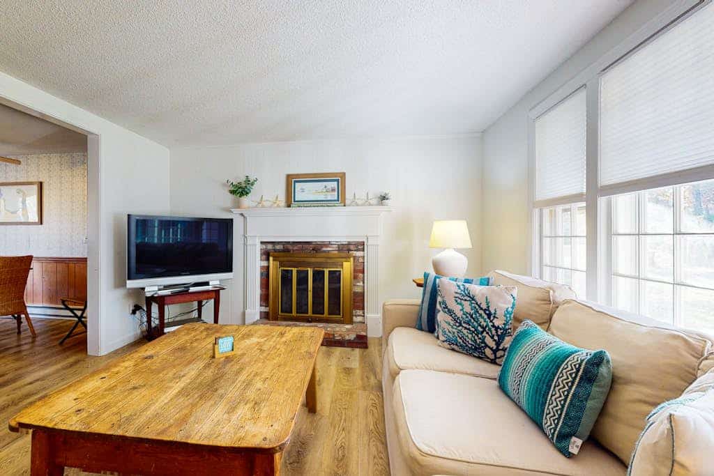 Classic Coastal Retreat W/ Free WiFi, Beach Access Nearby, Sunroom & Back Patio