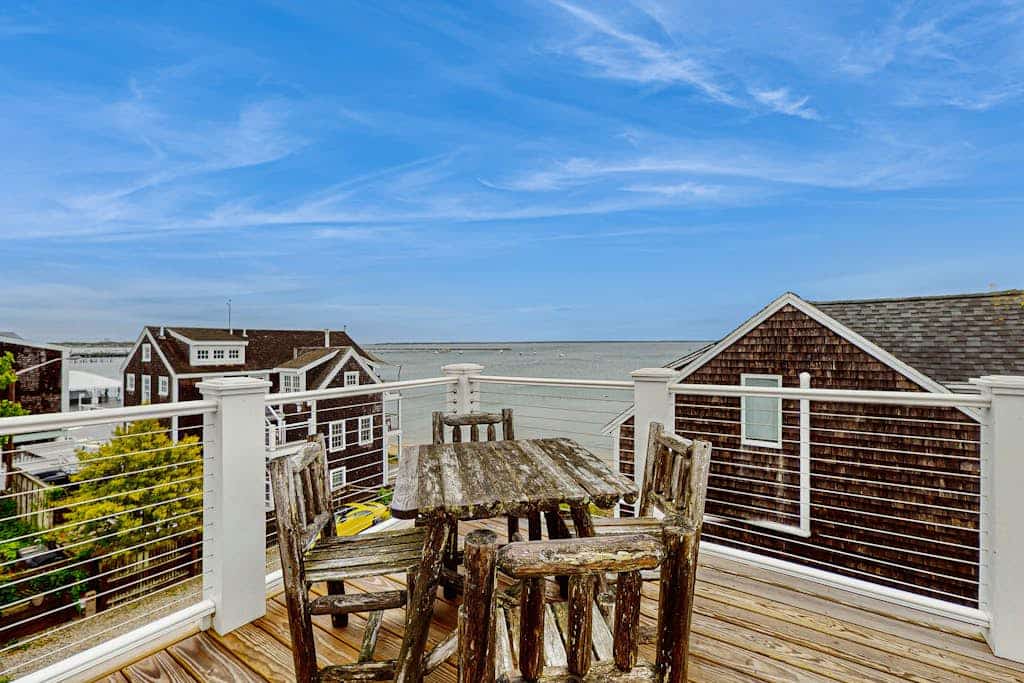 Downtown condo w/ spectacular views: steps to beach, entertainment & shops