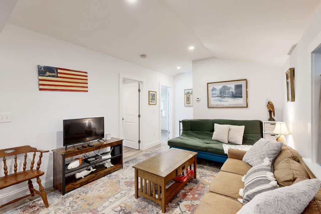 Beautifully renovated home walking distance to the beach & downtown Hyannis