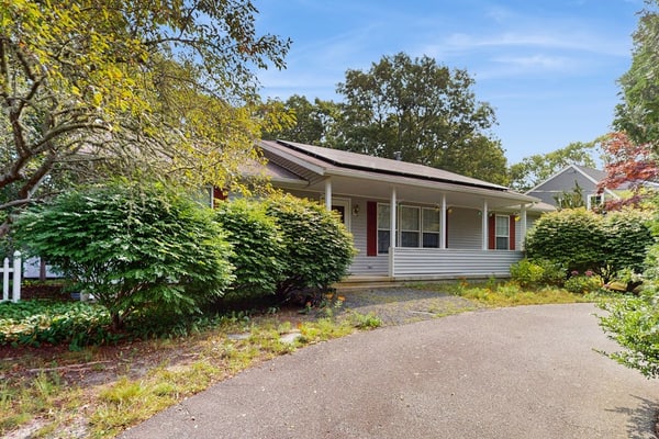 Comfortable family getaway near the beach with patio, grill, WiFi and AC