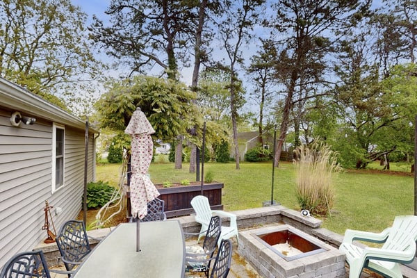 Relaxing family retreat with patio, bikes, fire pit, grill, & central AC