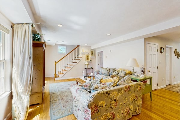 Dog friendly cape cottage: near beach, town & attractions