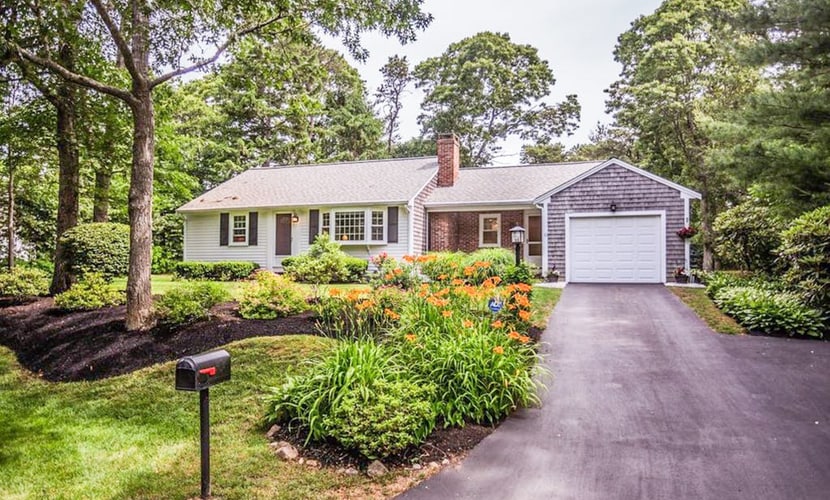Cape Charmer | Walk to Market, Golf & Eateries | New Kitchen & Big Backyard