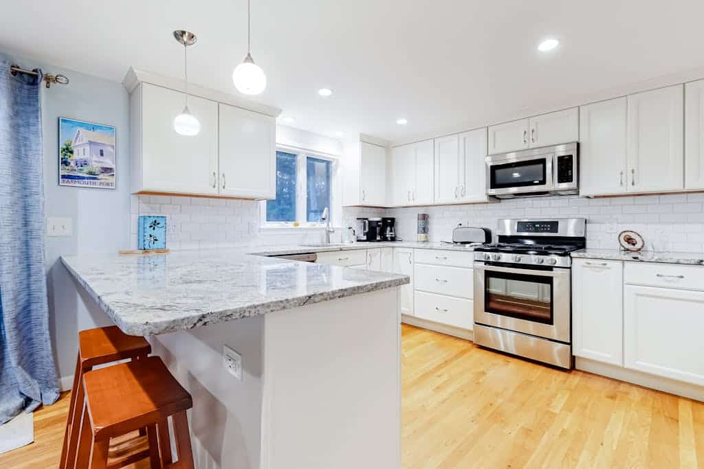 Cape Charmer | Walk to Market, Golf & Eateries | New Kitchen & Big Backyard