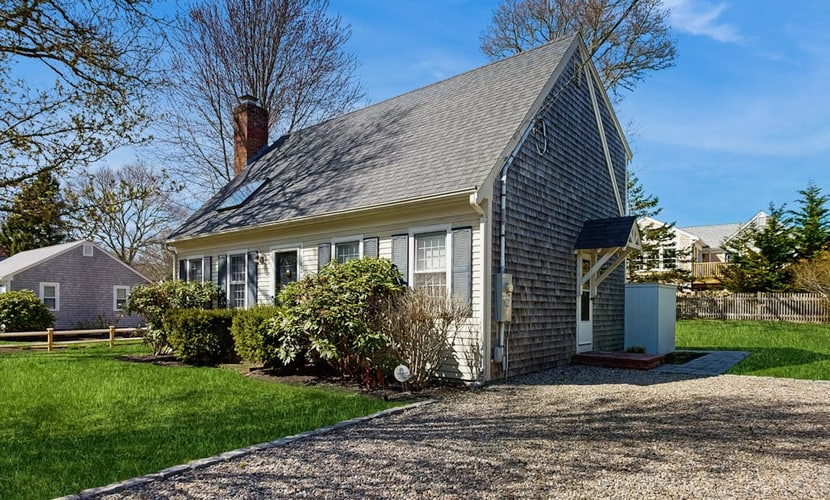 Cozy cottage w/ game room & yard: close to beaches & entertainment