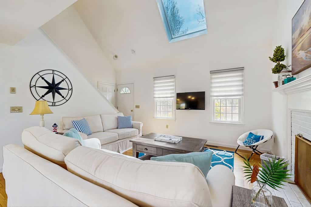 Cozy cottage w/ game room & yard: close to beaches & entertainment