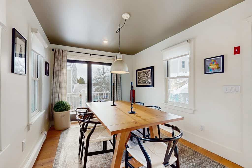 West End updated dog friendly home w/ firepit, AC & yard