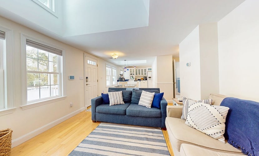 Remodeled cape w/ outdoor kitchen & yard: near Seagull Beach, local attractions