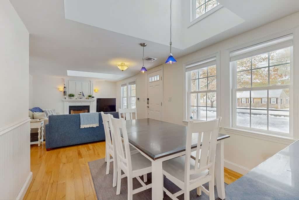 Remodeled cape w/ outdoor kitchen & yard: near Seagull Beach, local attractions