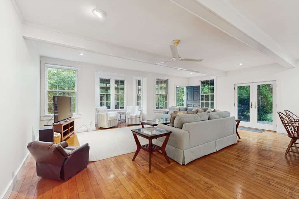 Dog-friendly historic home with yard, games, grill, children's items, W/D, & AC