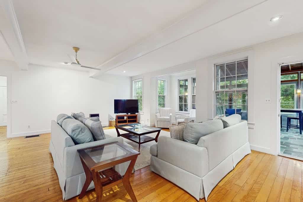 Dog-friendly historic home with yard, games, grill, children's items, W/D, & AC